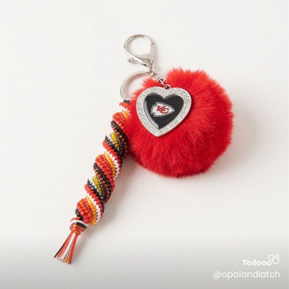 Chiefs Heart Swirl Keychain - Picture 3 of 4